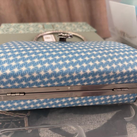 Elegant Blue Patterned Handbag with Crystal Mickey Mouse Clasp - Picture 3 of 6